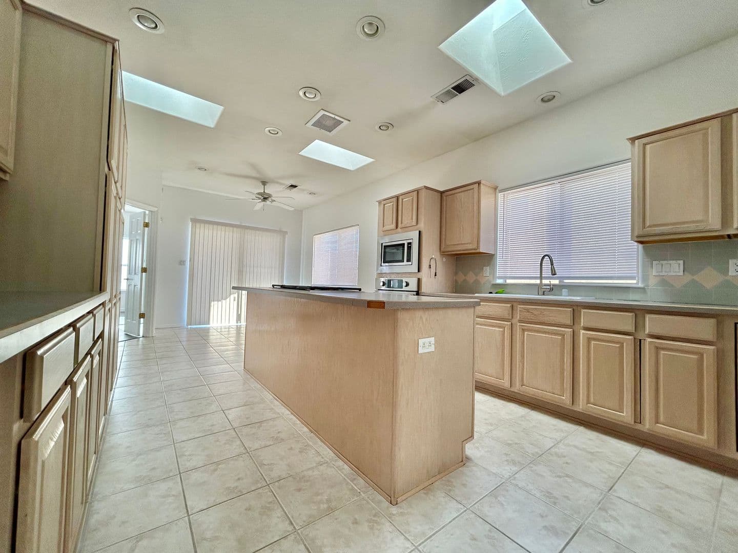 Albuquerque Townhome: 711 Tramway Pl NE #34