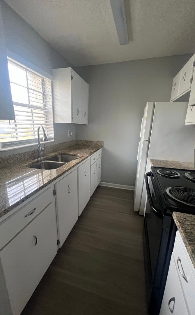 Ruskin Apartment: 709 Oceanside Cir