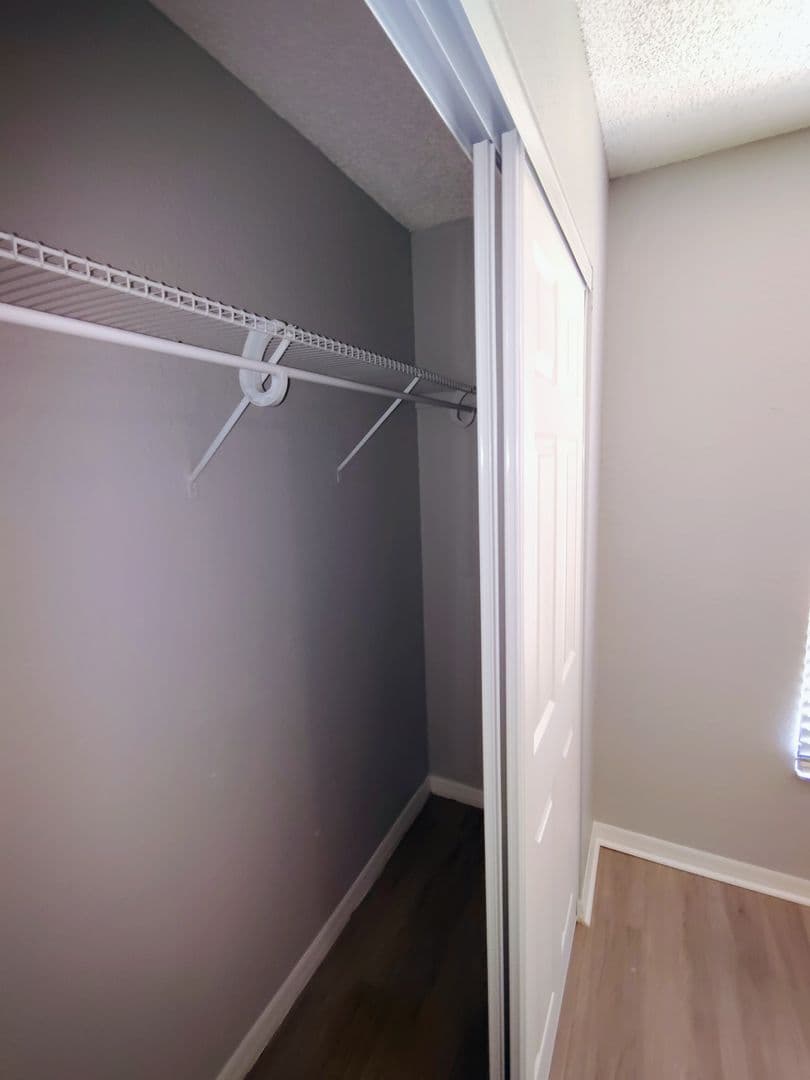 Seminole Apartment: 9402-9563 Lynn Ln