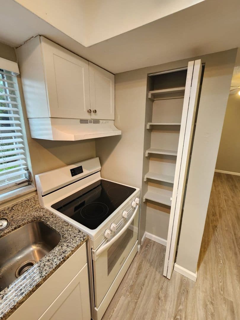 Indian Rocks Beach Apartment: 701 1st Street