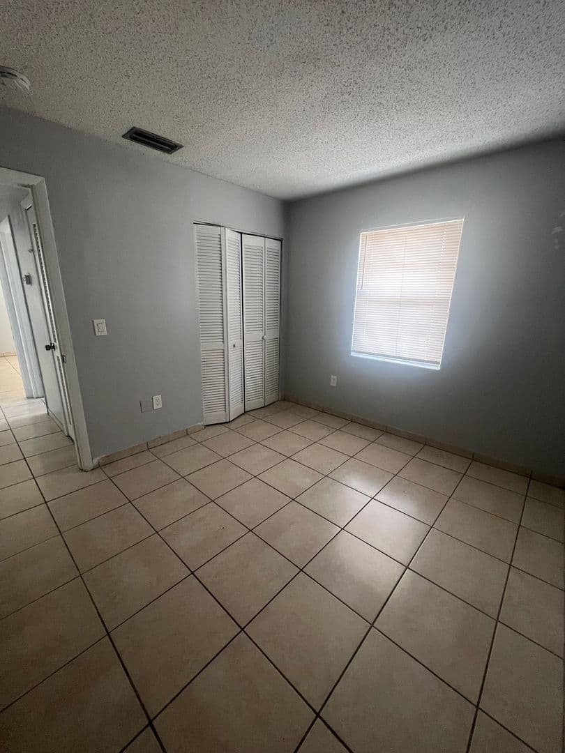 Bradenton Apartment: 4505 67th St W