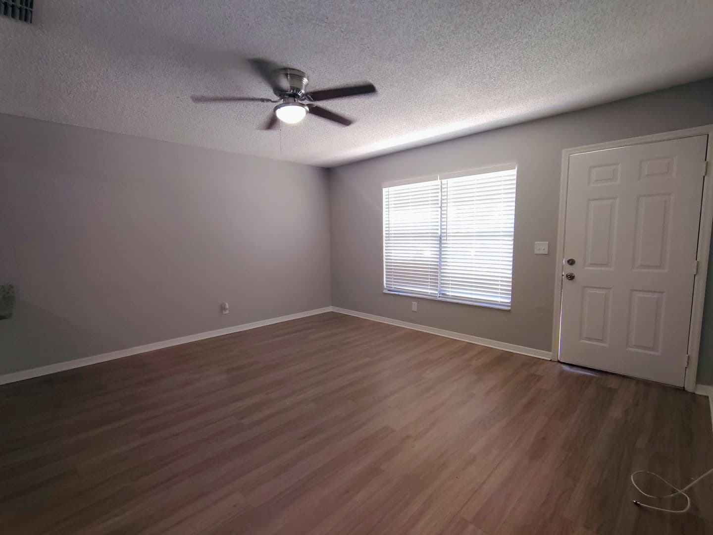 Seminole Apartment: 9402-9563 Lynn Ln