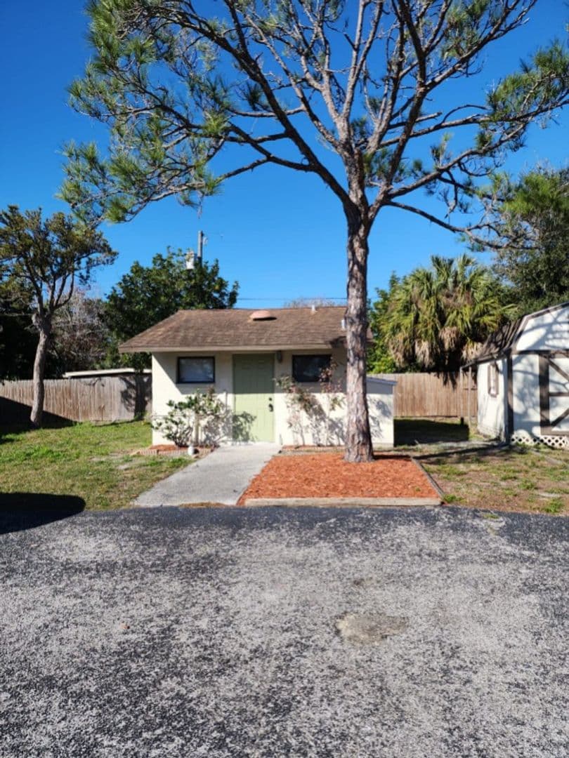 Seminole Apartment: 9402-9563 Lynn Ln
