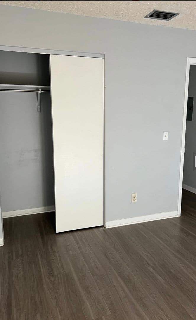 Ruskin Apartment: 709 Oceanside Cir