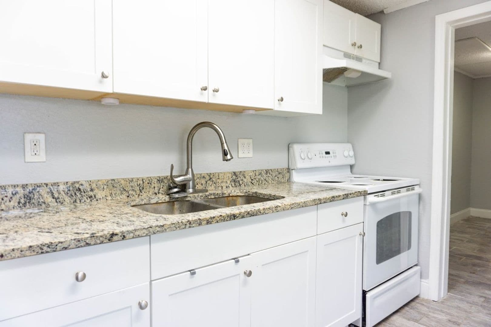 Plant City Apartment: 1400 Strawberry Pl