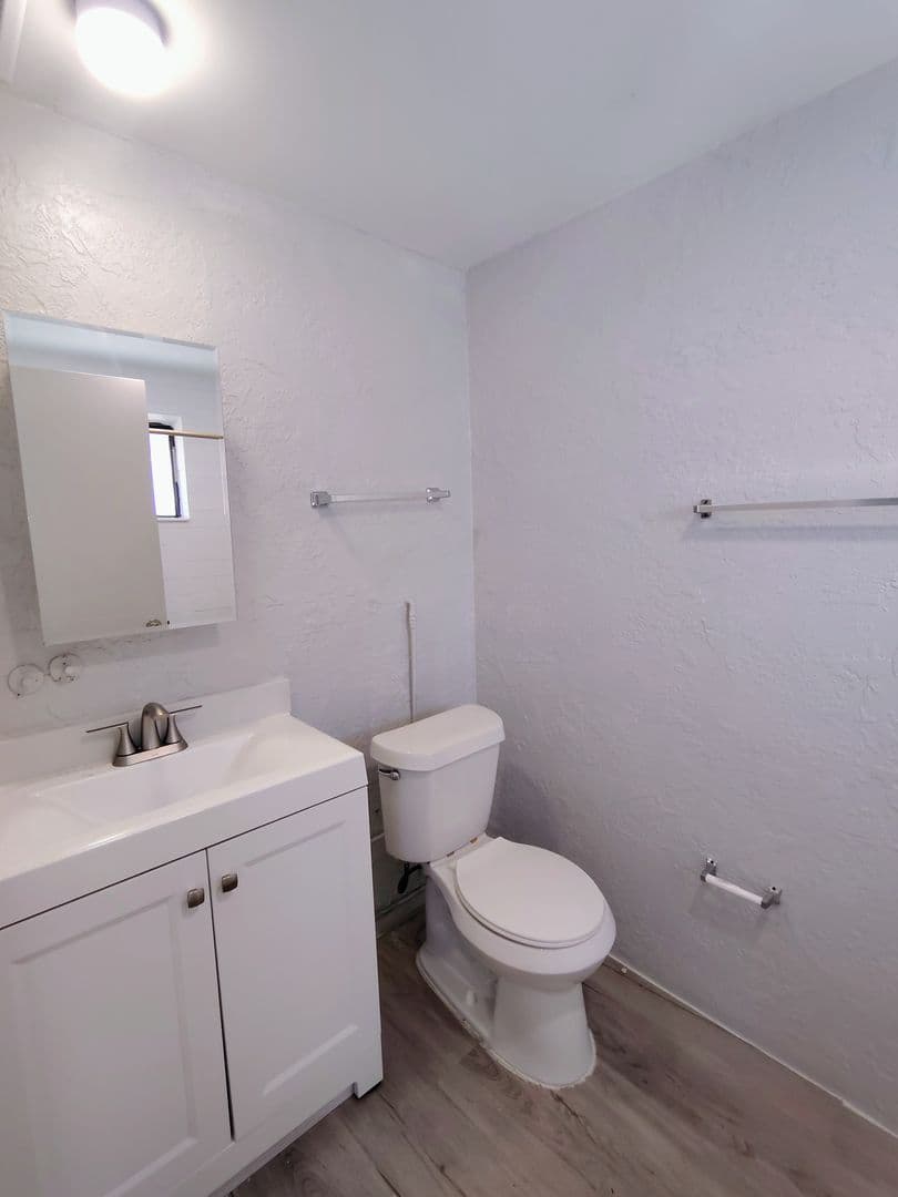 Seminole Apartment: 9402-9563 Lynn Ln