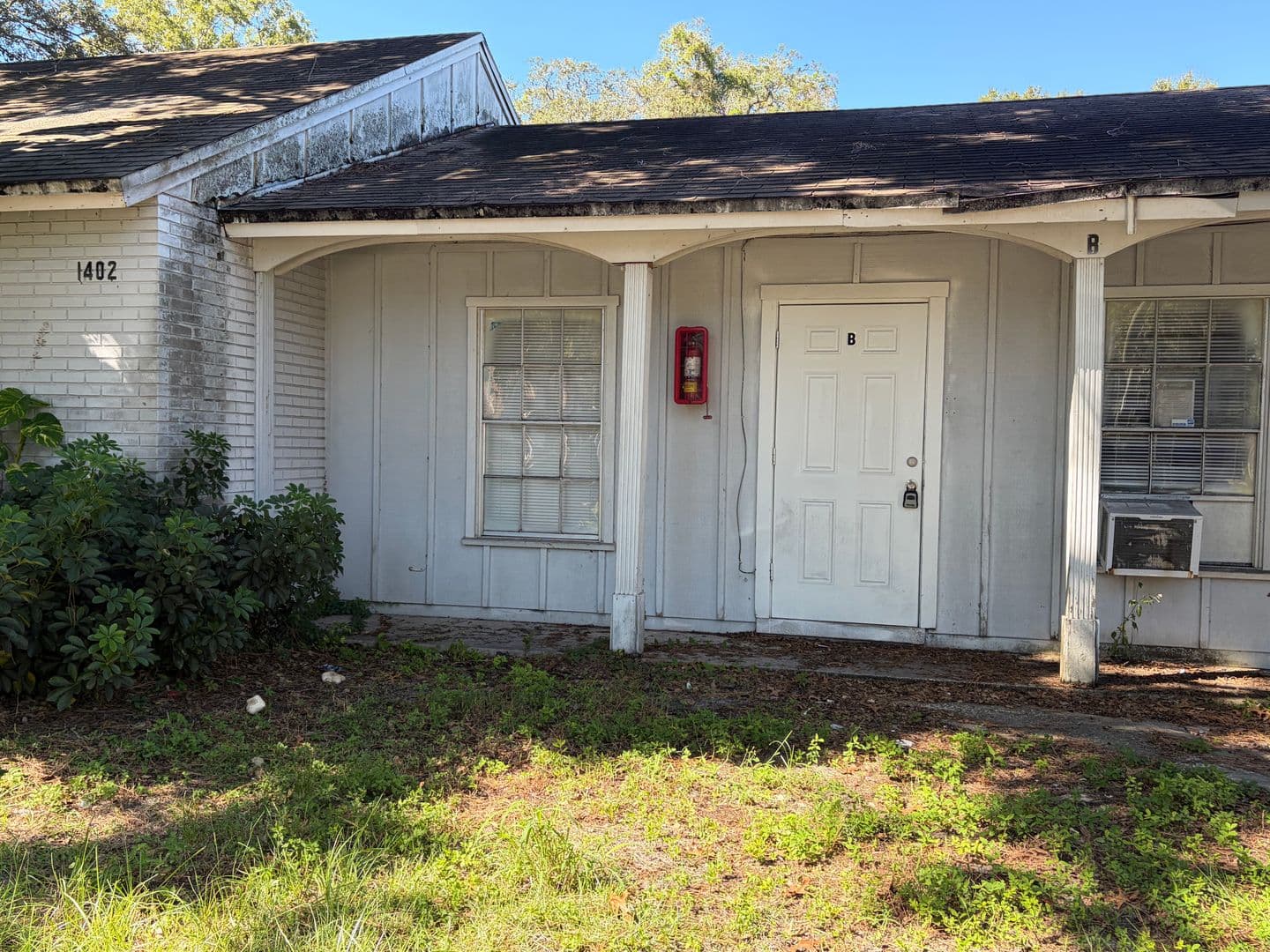 Tampa Apartment: 1402 College Park Ct