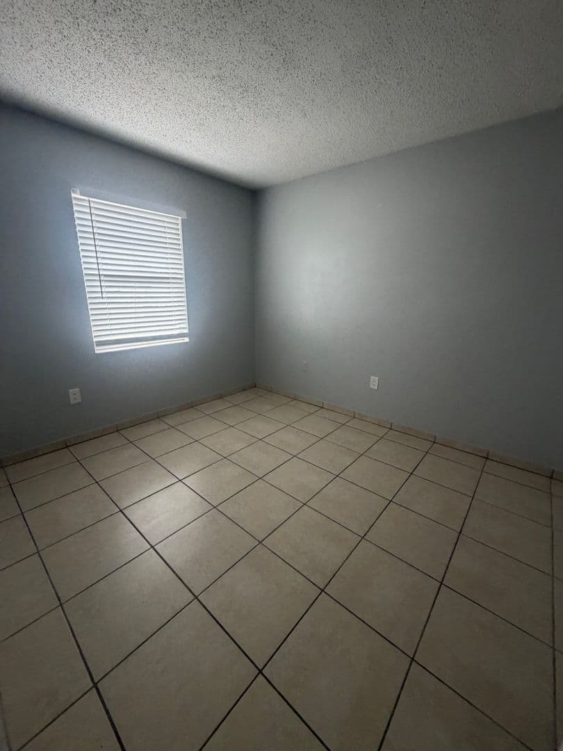 Bradenton Apartment: 4505 67th St W