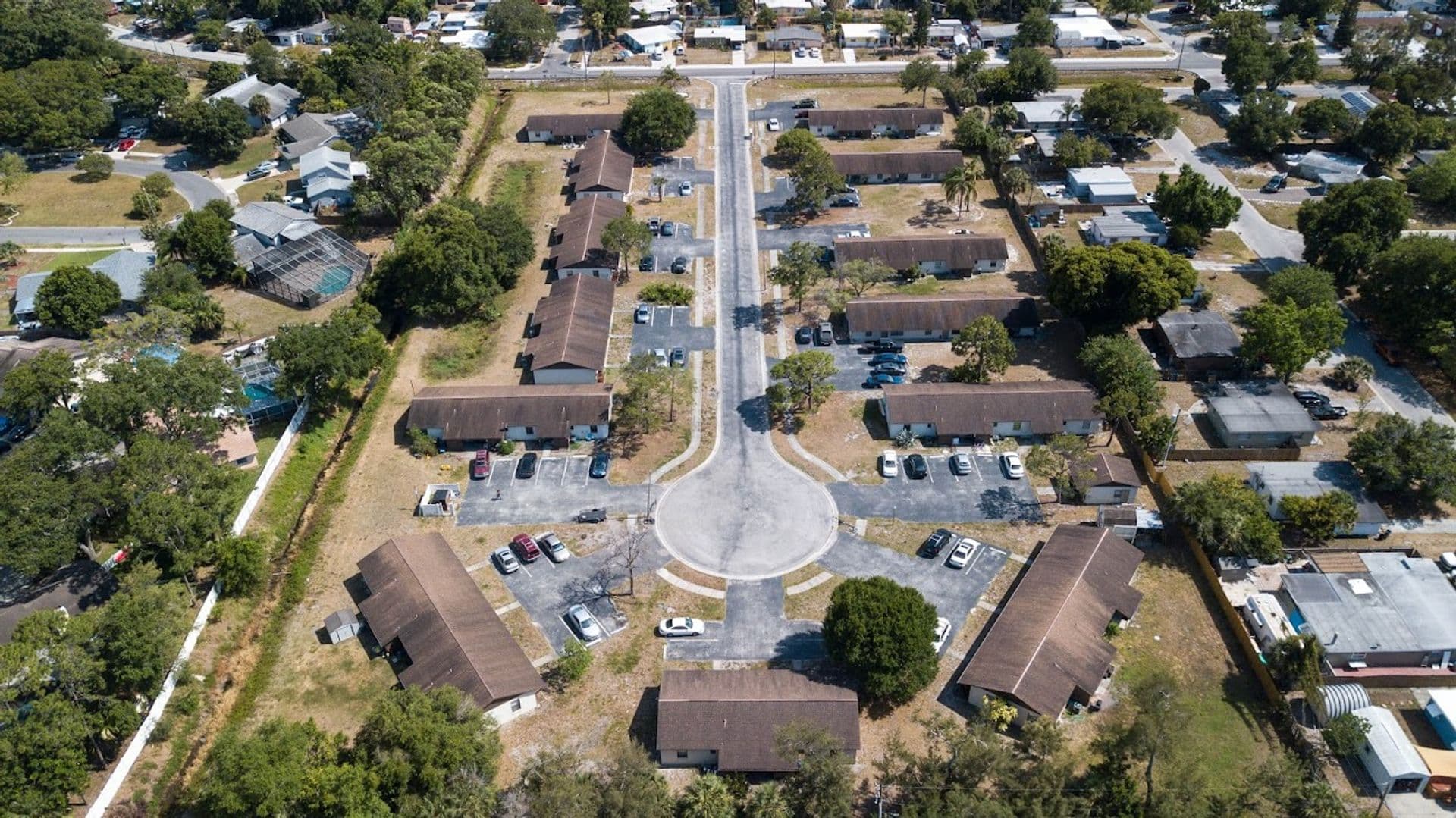 Seminole Apartment: 9402-9563 Lynn Ln