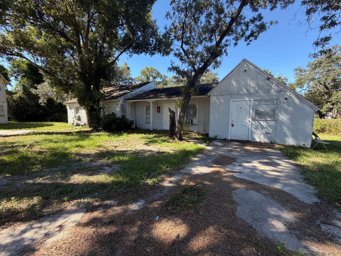 Tampa Apartment: 1402 College Park Ct