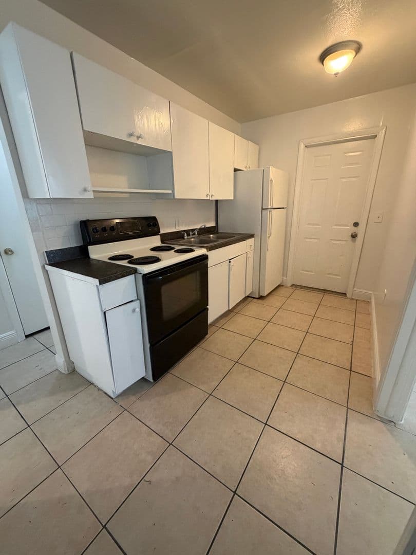 Tampa Apartment: 1402 College Park Ct