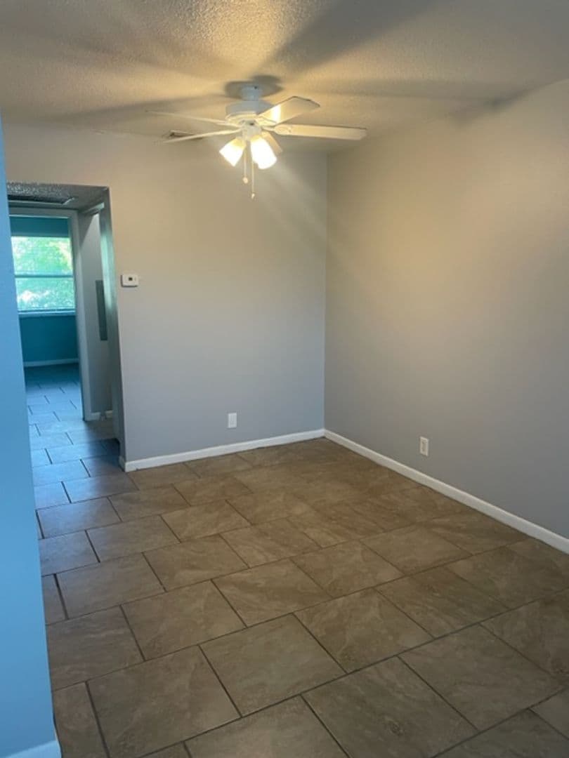 Belleair Bluffs Apartment: 675 Indian Rocks Rd N