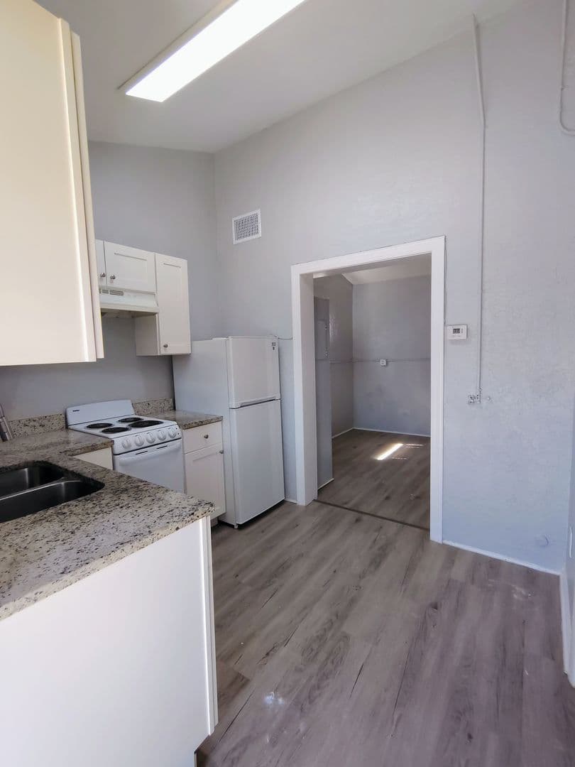 Seminole Apartment: 9402-9563 Lynn Ln