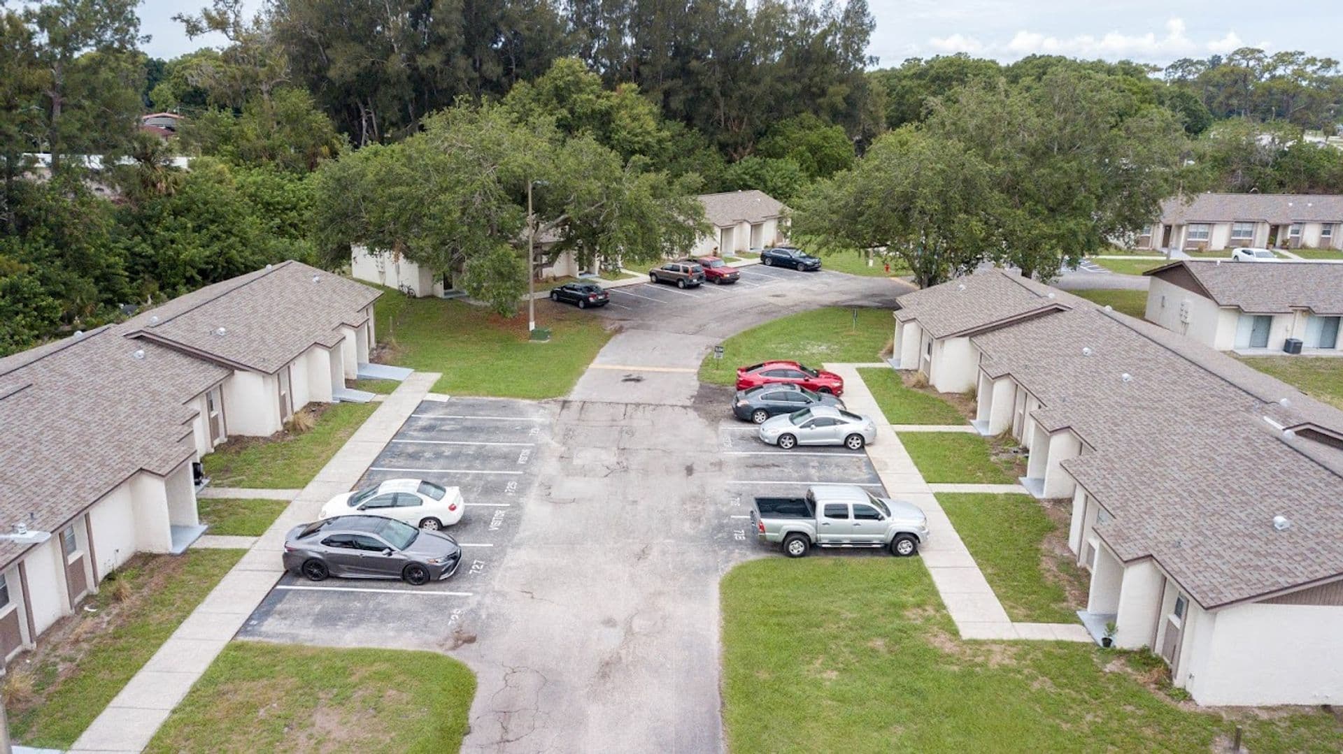 Ruskin Apartment: 709 Oceanside Cir