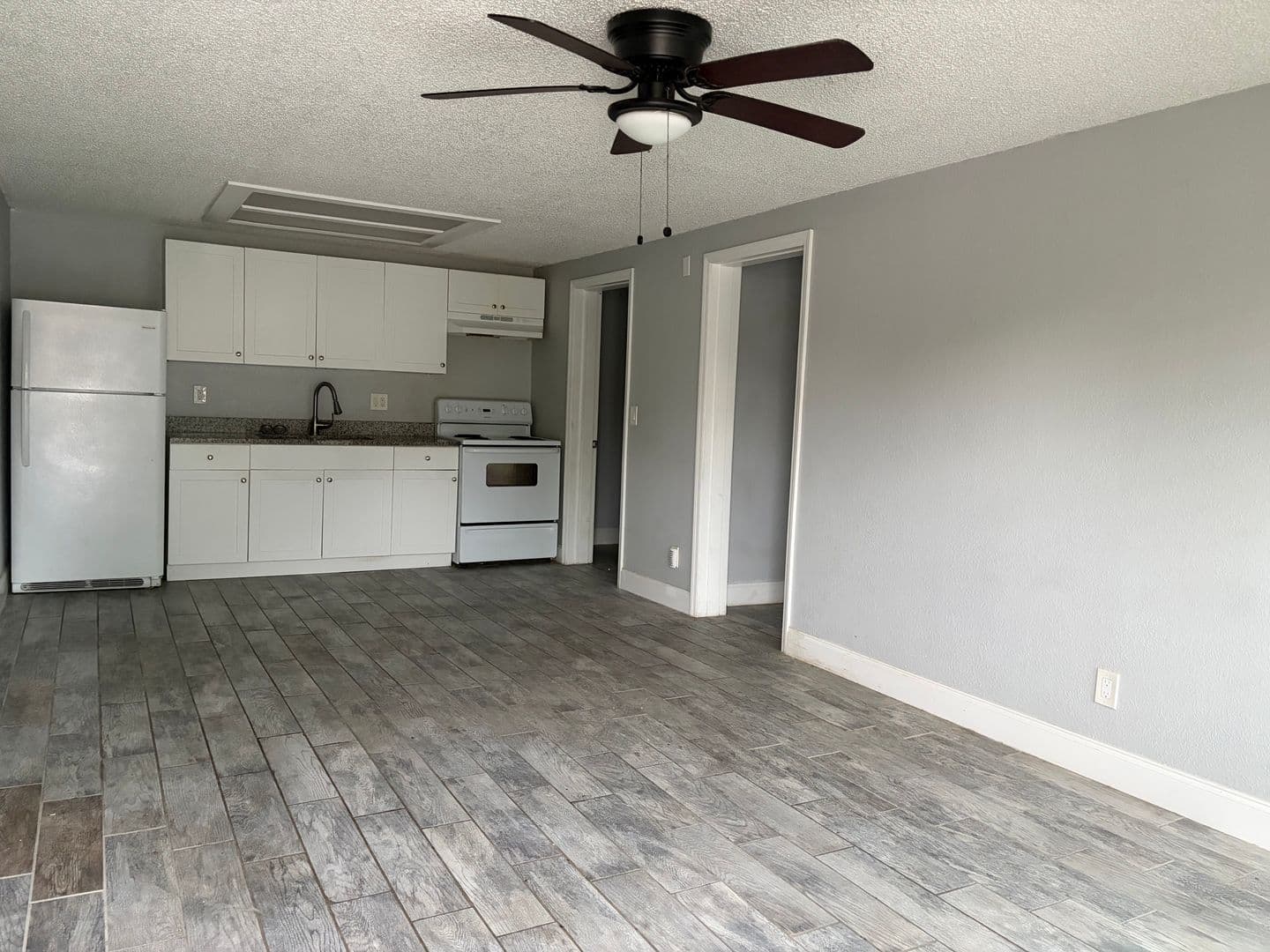 Plant City Apartment: 1400 Strawberry Pl
