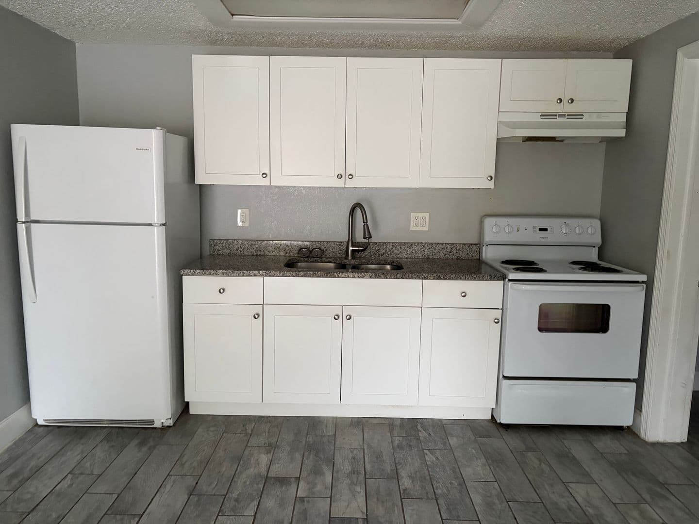 Plant City Apartment: 1400 Strawberry Pl