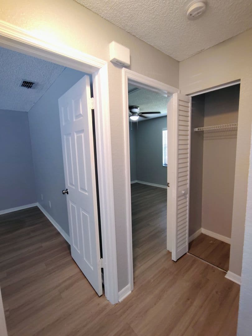 Seminole Apartment: 9402-9563 Lynn Ln