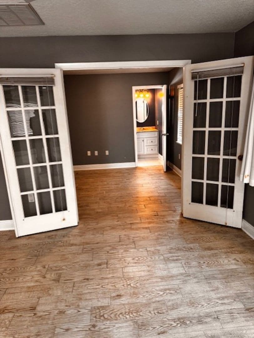 Clearwater House: 2519 Southern Oak Circle