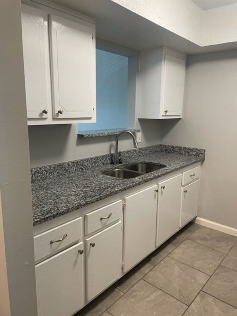 Belleair Bluffs Apartment: 675 Indian Rocks Rd N