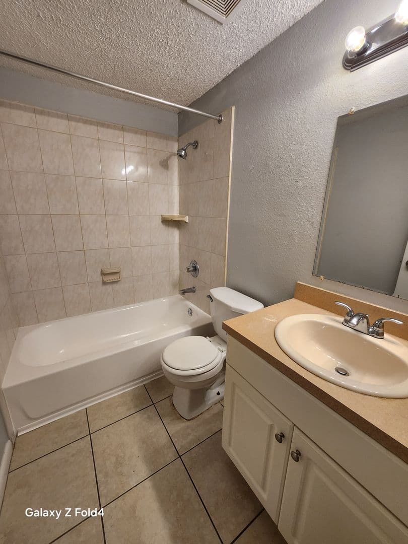 Tampa Apartment: 11720 N 14th St