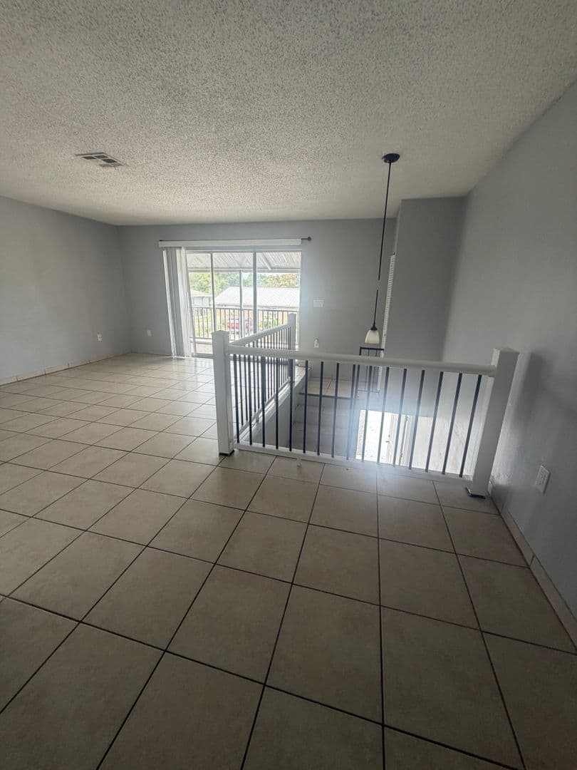 Bradenton Apartment: 4505 67th St W