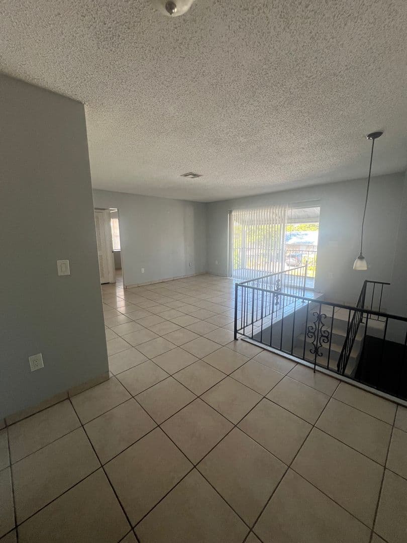Bradenton Apartment: 4505 67th St W