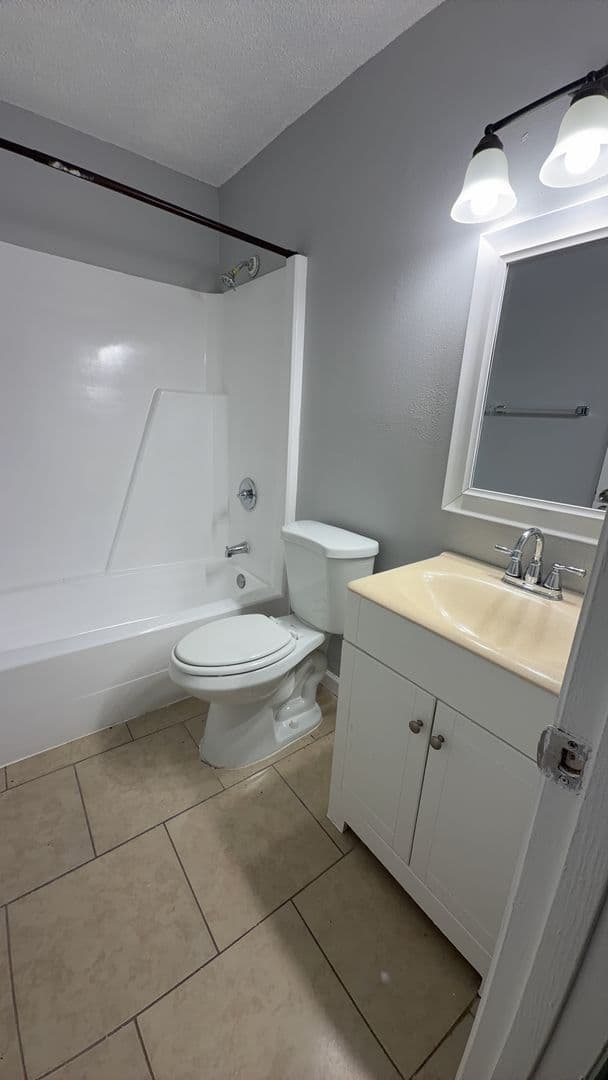 Brandon Apartment: 636 Golden Raintree Pl