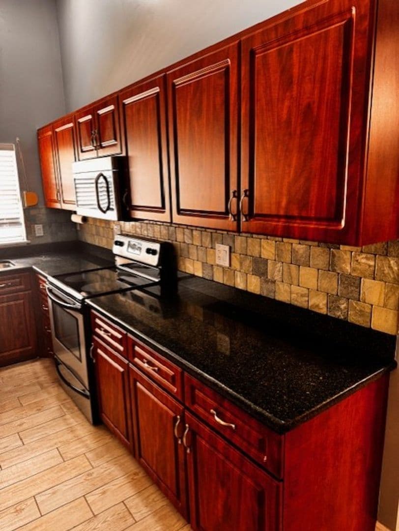 Clearwater House: 2519 Southern Oak Circle