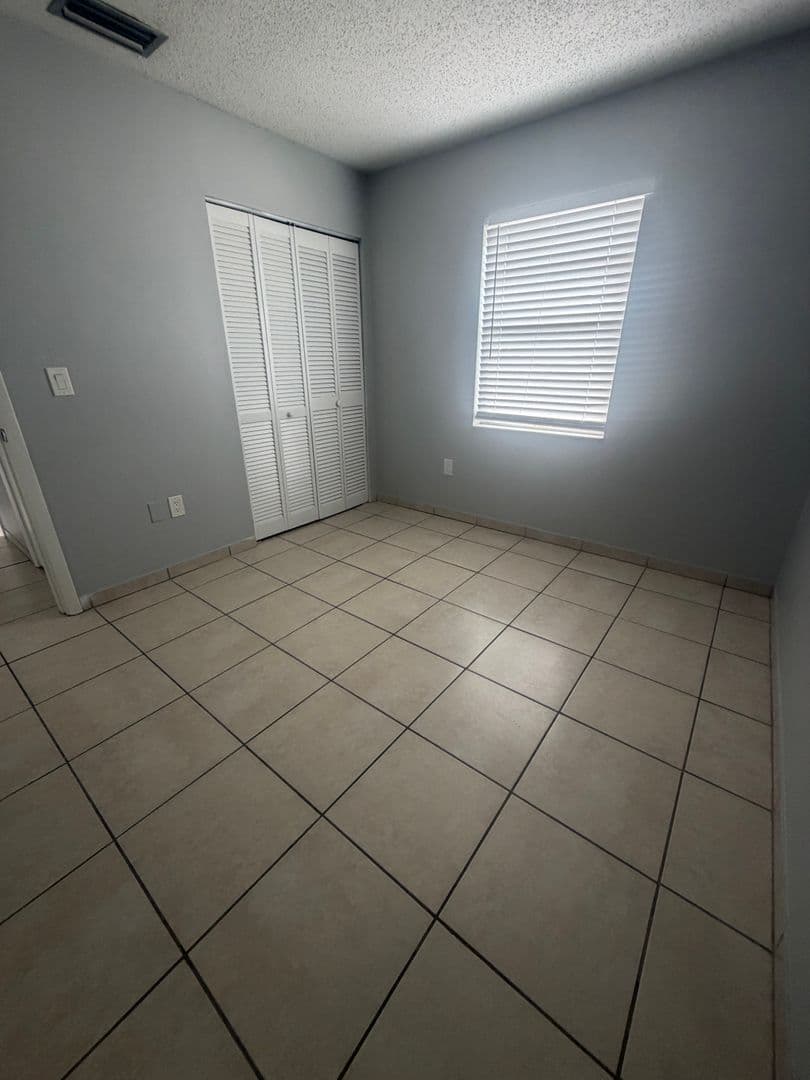 Bradenton Apartment: 4505 67th St W