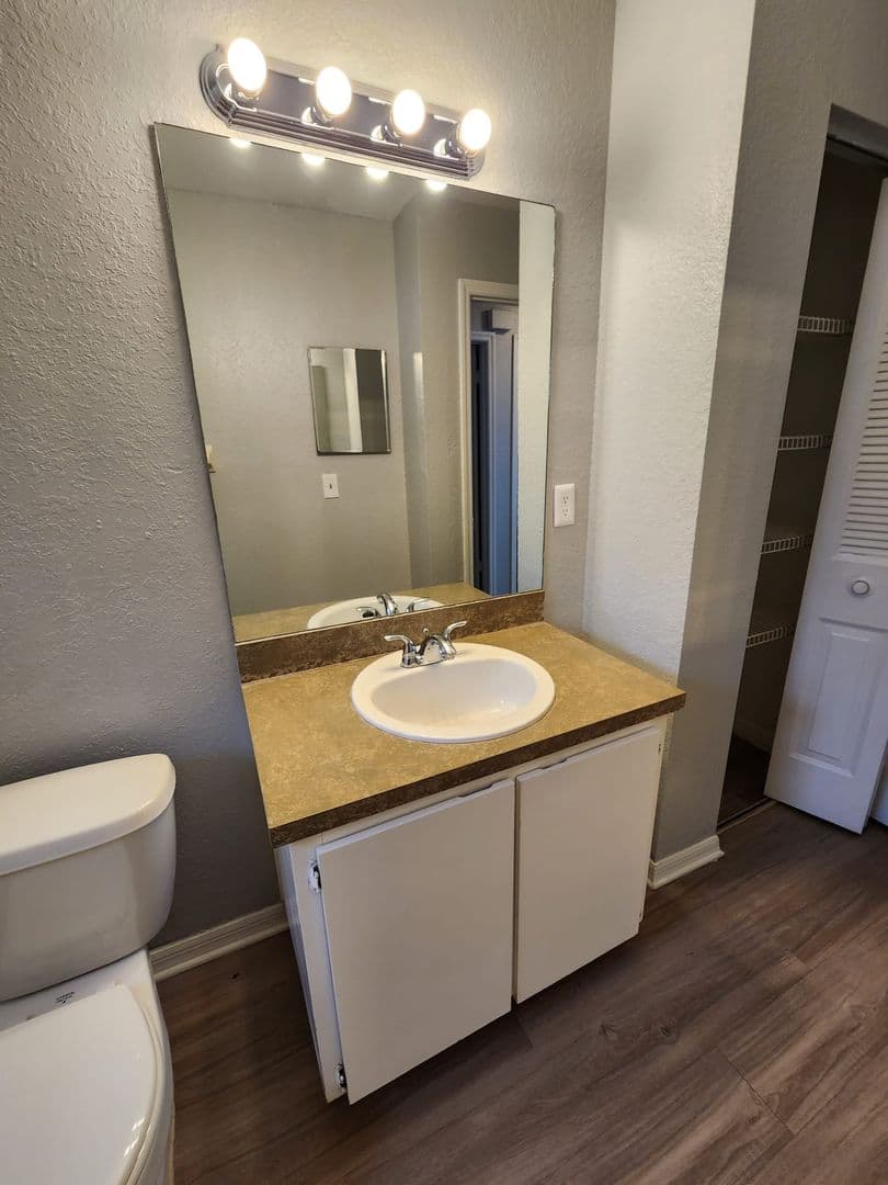 Seminole Apartment: 9402-9563 Lynn Ln