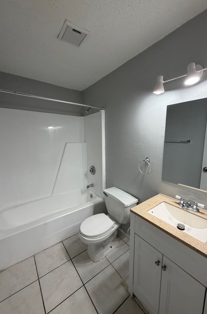 Brandon Apartment: Hamptons at Brandon