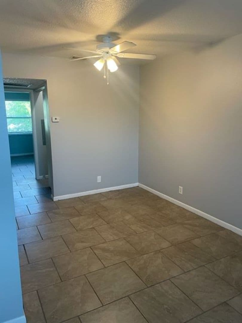 Belleair Bluffs Apartment: 675 Indian Rocks Rd N