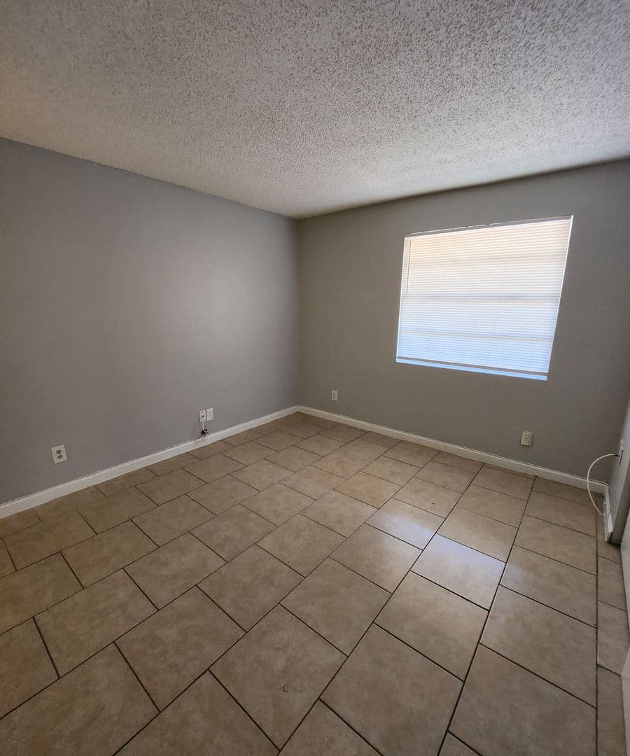 Brandon Apartment: 636 Golden Raintree Pl