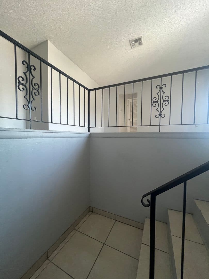 Bradenton Apartment: 4505 67th St W