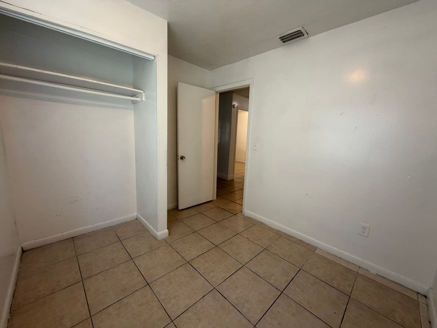 Tampa Apartment: 1402 College Park Ct