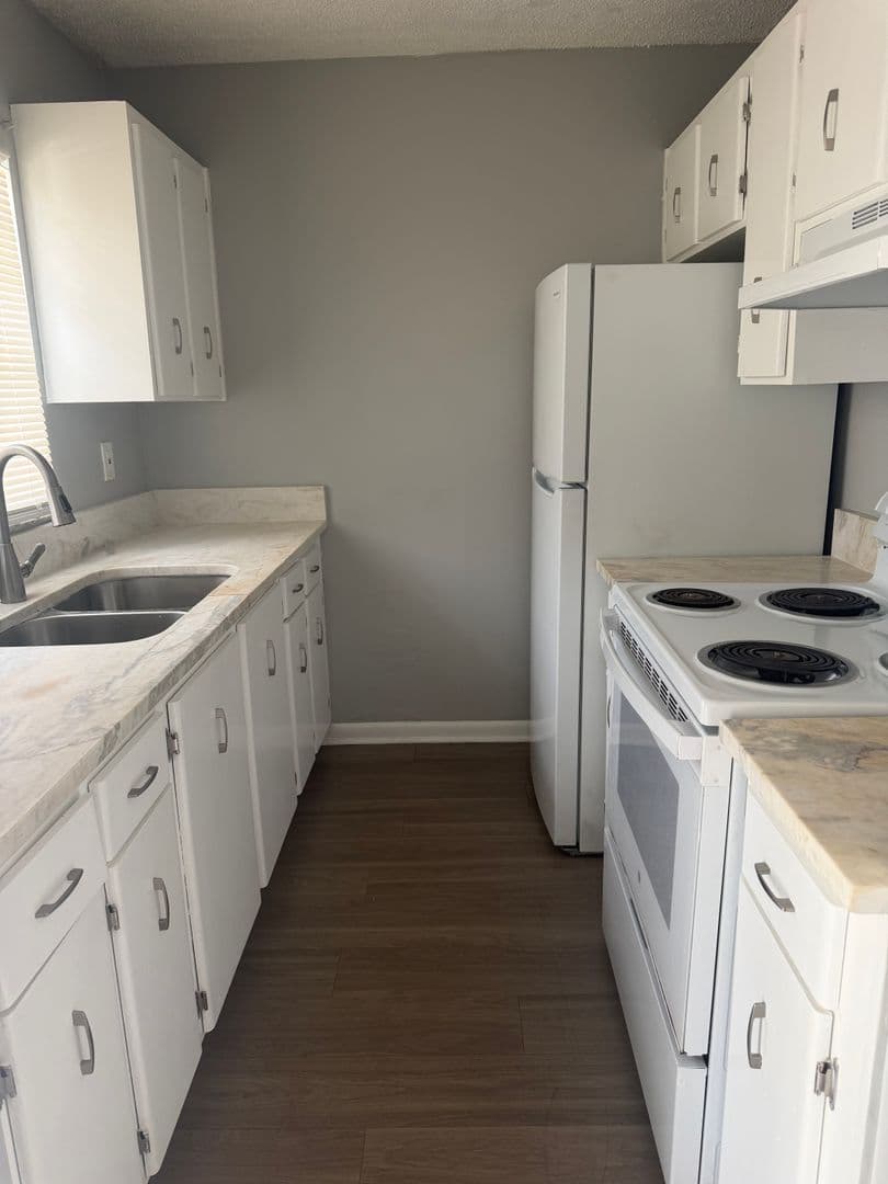 Ruskin Apartment: 709 Oceanside Cir