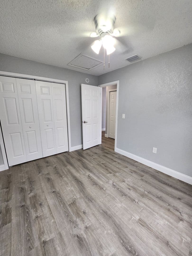 Tampa Apartment: 5702 N Lincoln Ave