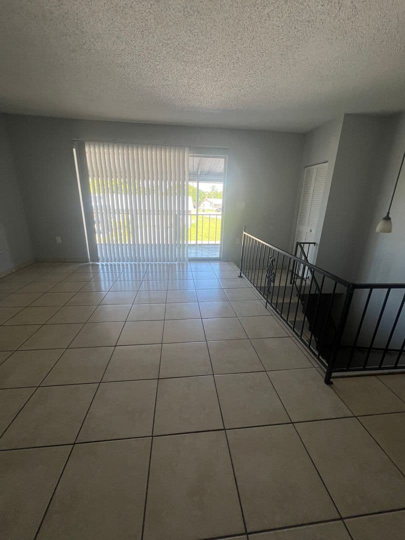 Bradenton Apartment: 4505 67th St W