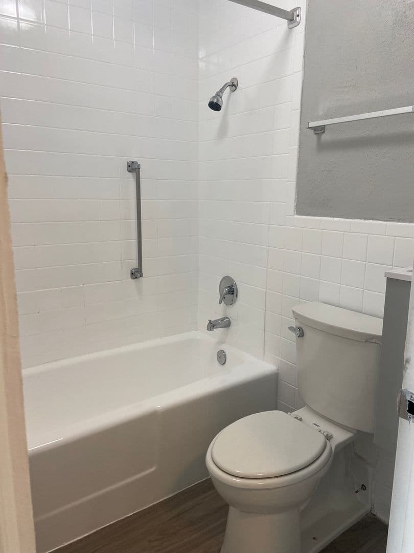 Lakeland Apartment: 515 Bon Air St