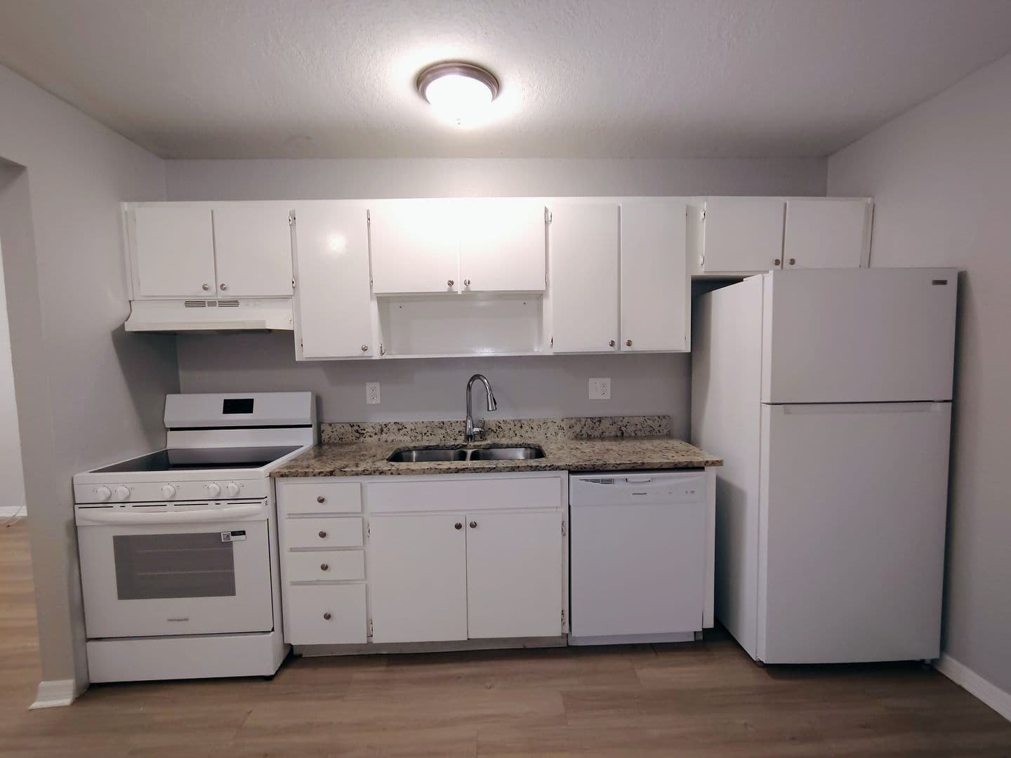 Seminole Apartment: 9402-9563 Lynn Ln