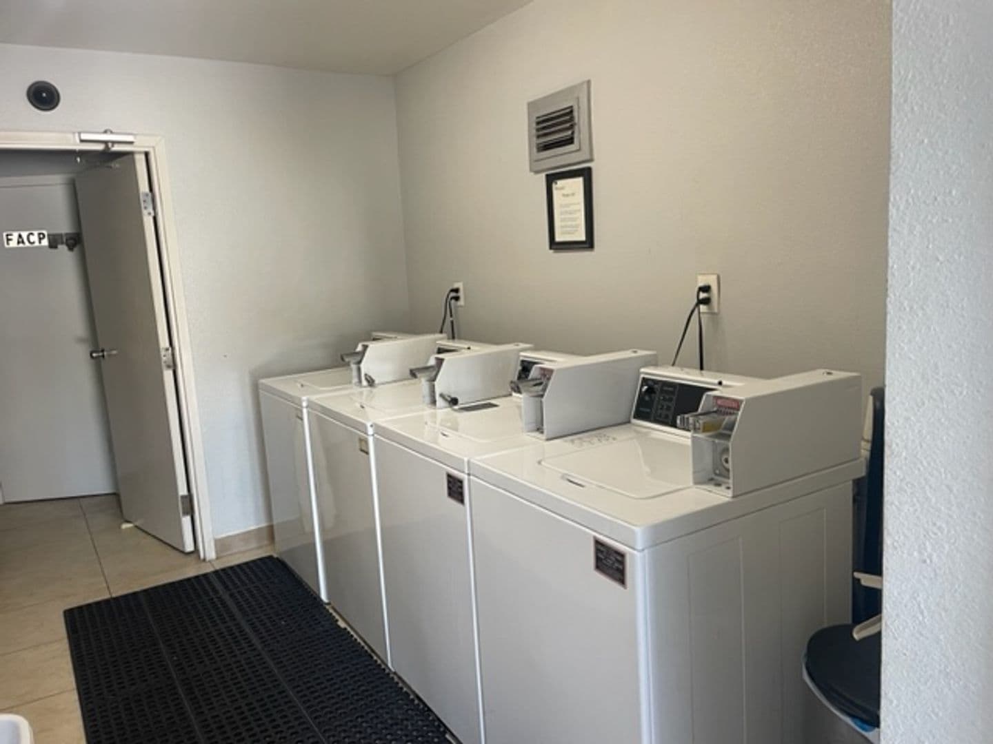 Belleair Bluffs Apartment: 675 Indian Rocks Rd N