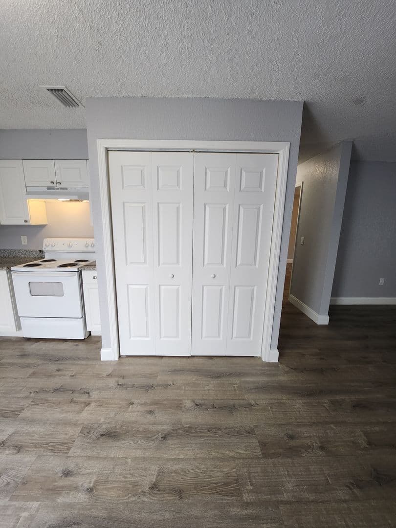 Tampa Apartment: 5702 N Lincoln Ave