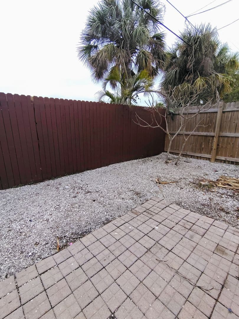 Madeira Beach Apartment: 115 145th Ave E