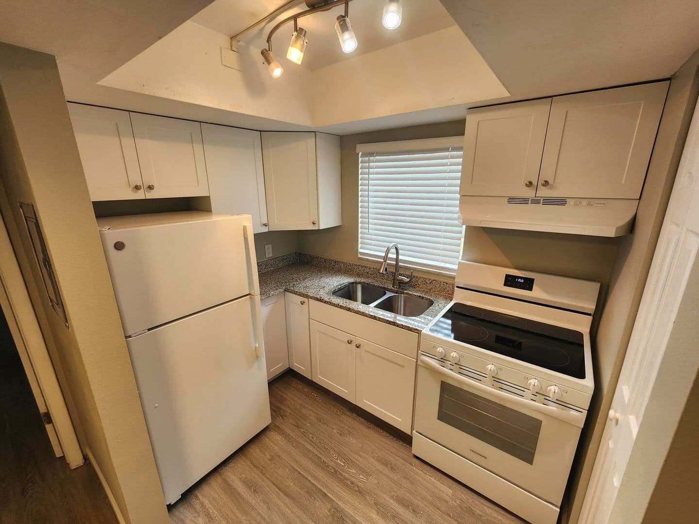 Indian Rocks Beach Apartment: 701 1st Street