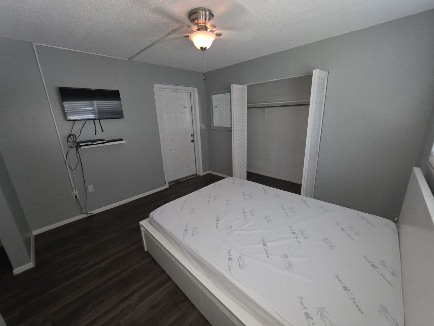 Indian Rocks Beach Apartment: 701 1st Street