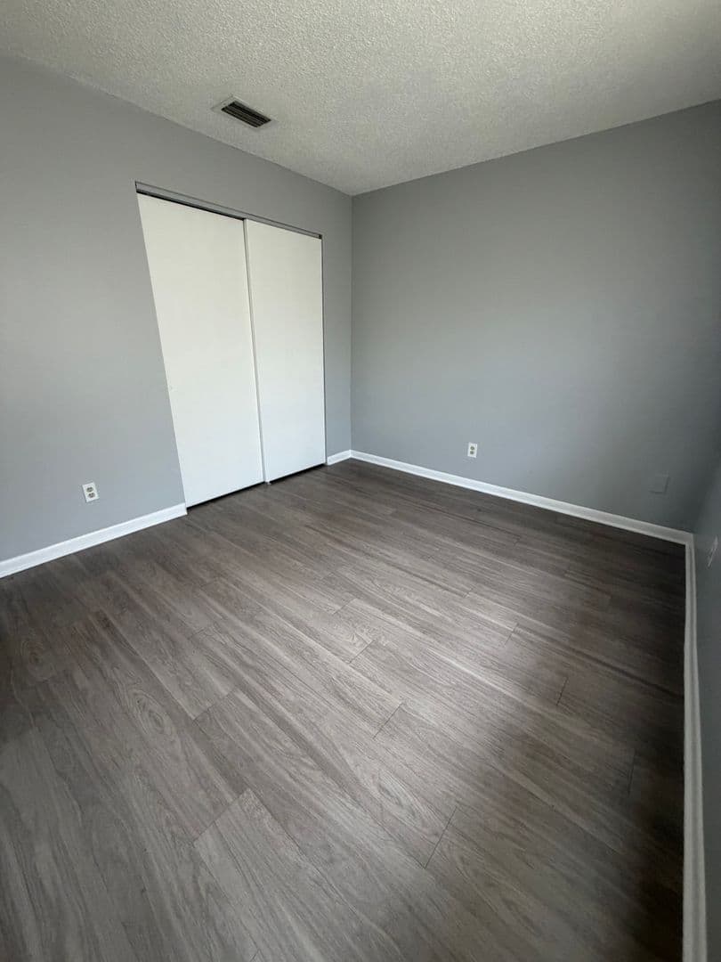 Ruskin Apartment: 709 Oceanside Cir