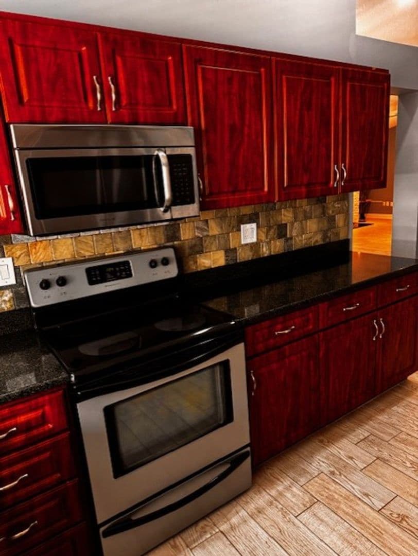 Clearwater House: 2519 Southern Oak Circle