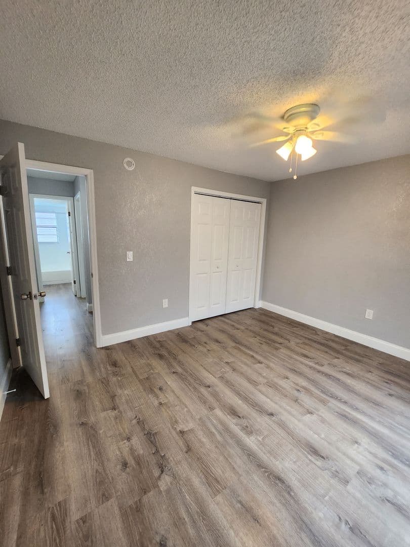 Tampa Apartment: 5702 N Lincoln Ave