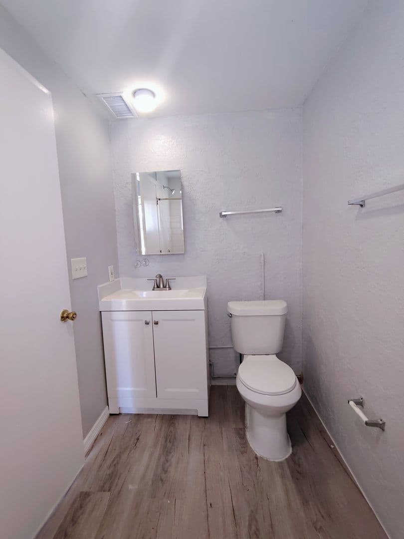 Seminole Apartment: 9402-9563 Lynn Ln
