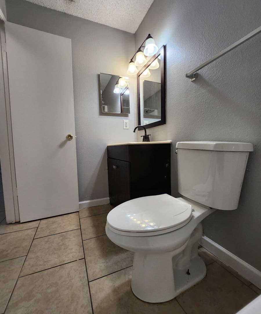 Brandon Apartment: 636 Golden Raintree Pl